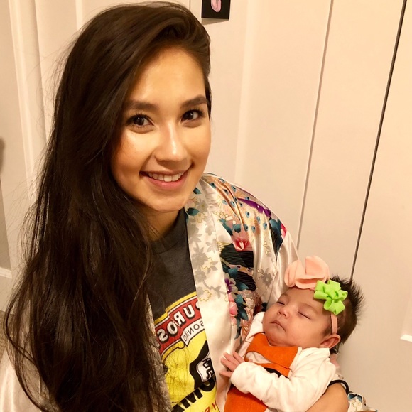 Meet your Posher, Amanda - Picture 2 of 3